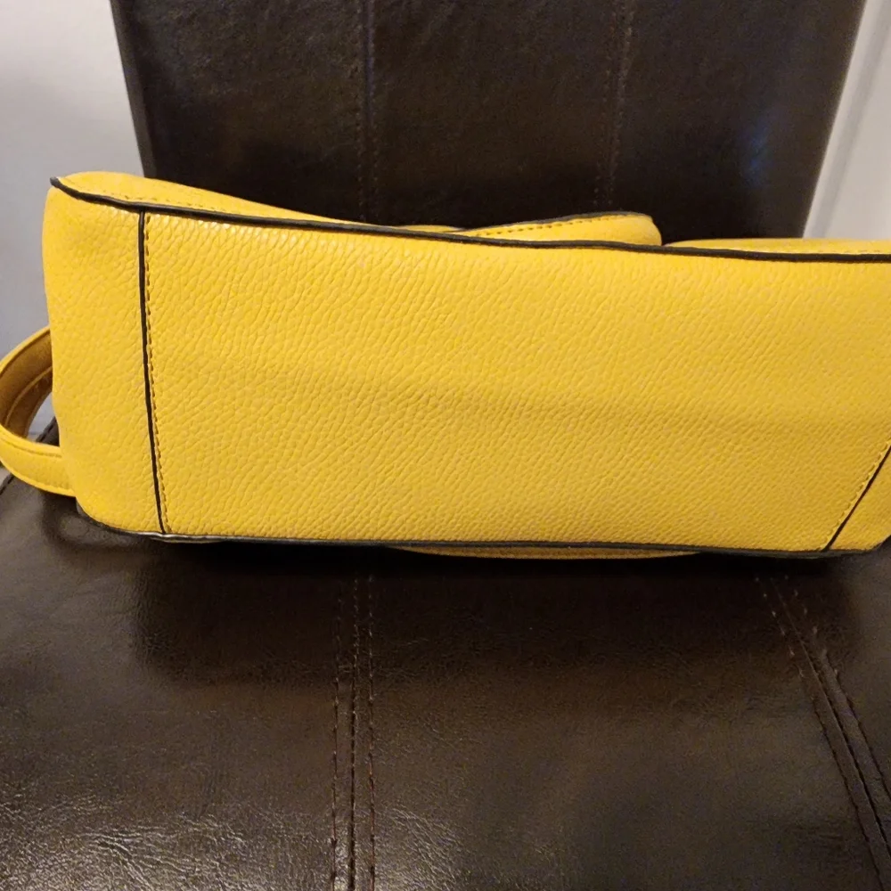 EUC yellow Marc New York purse - Picture 3 of 4